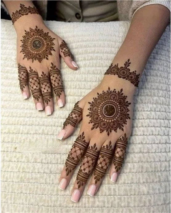 Sketch And Scallop Luxurious Back Hand Mehndi Design Art